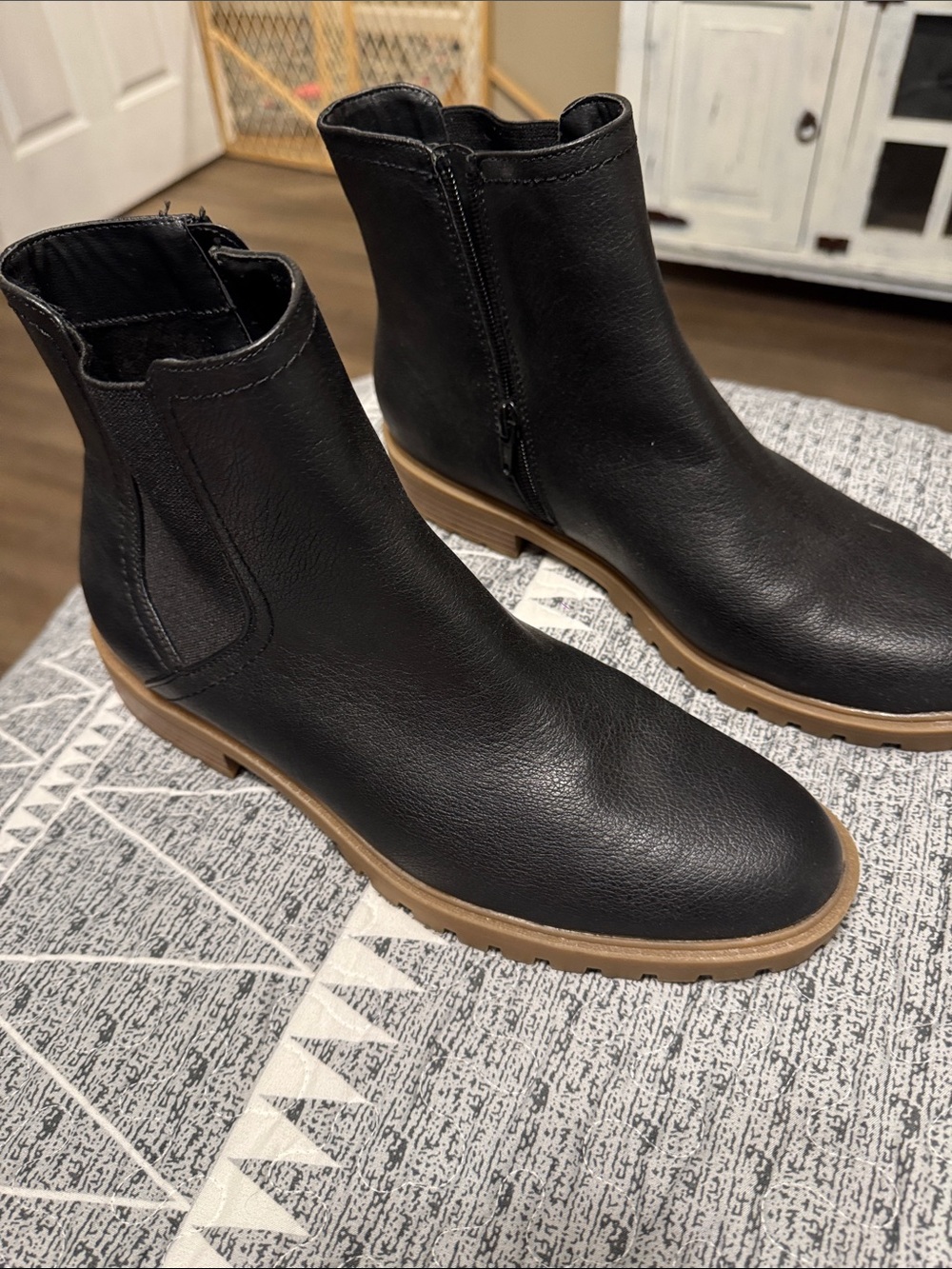 Wonderly Black Ankle Boots - Picture 2 of 6